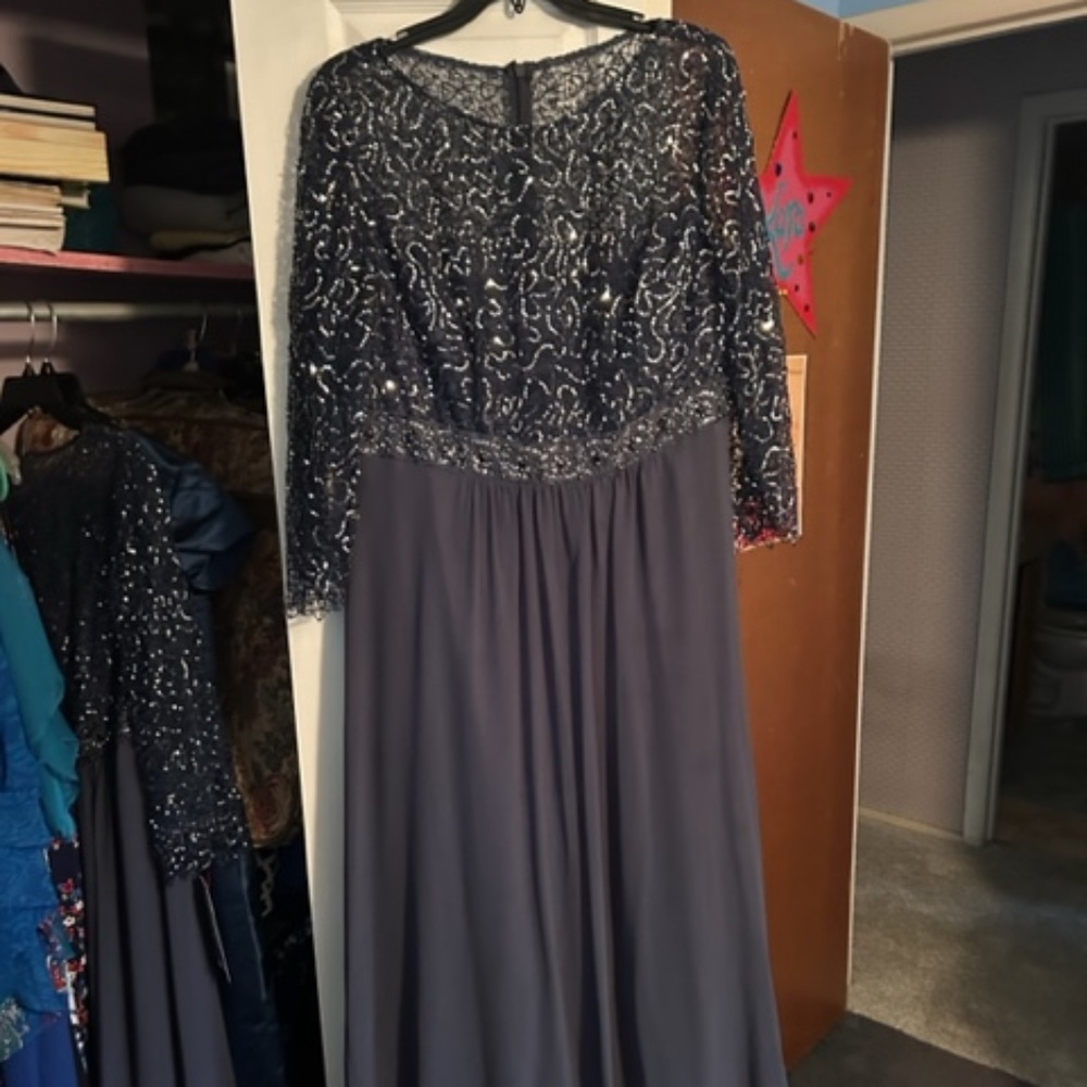 Decode size 20 gown Navy blue